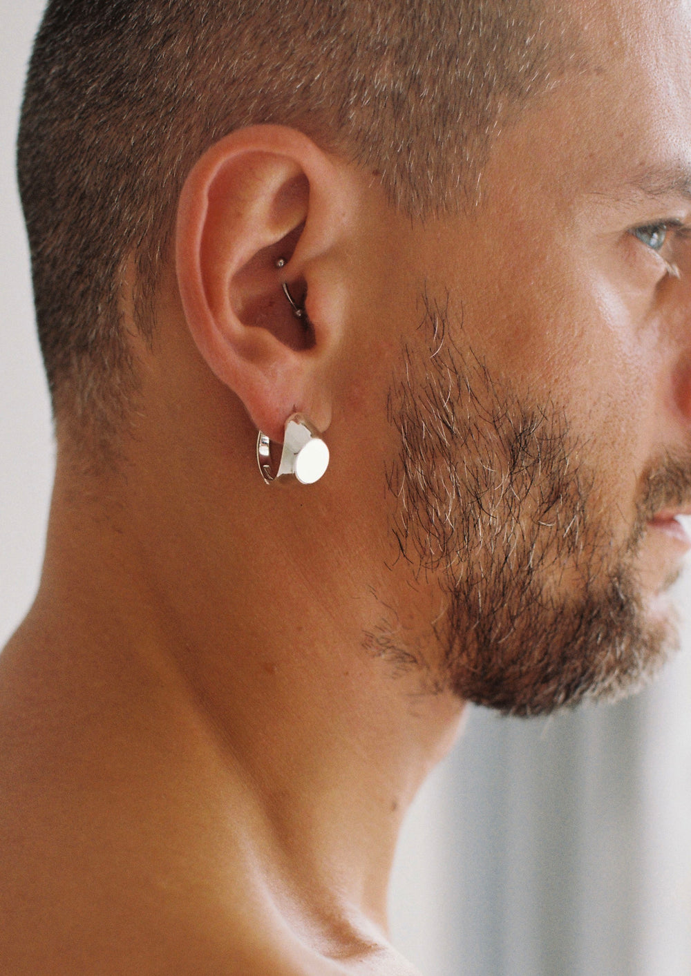 ABDUL - rounded mono earring