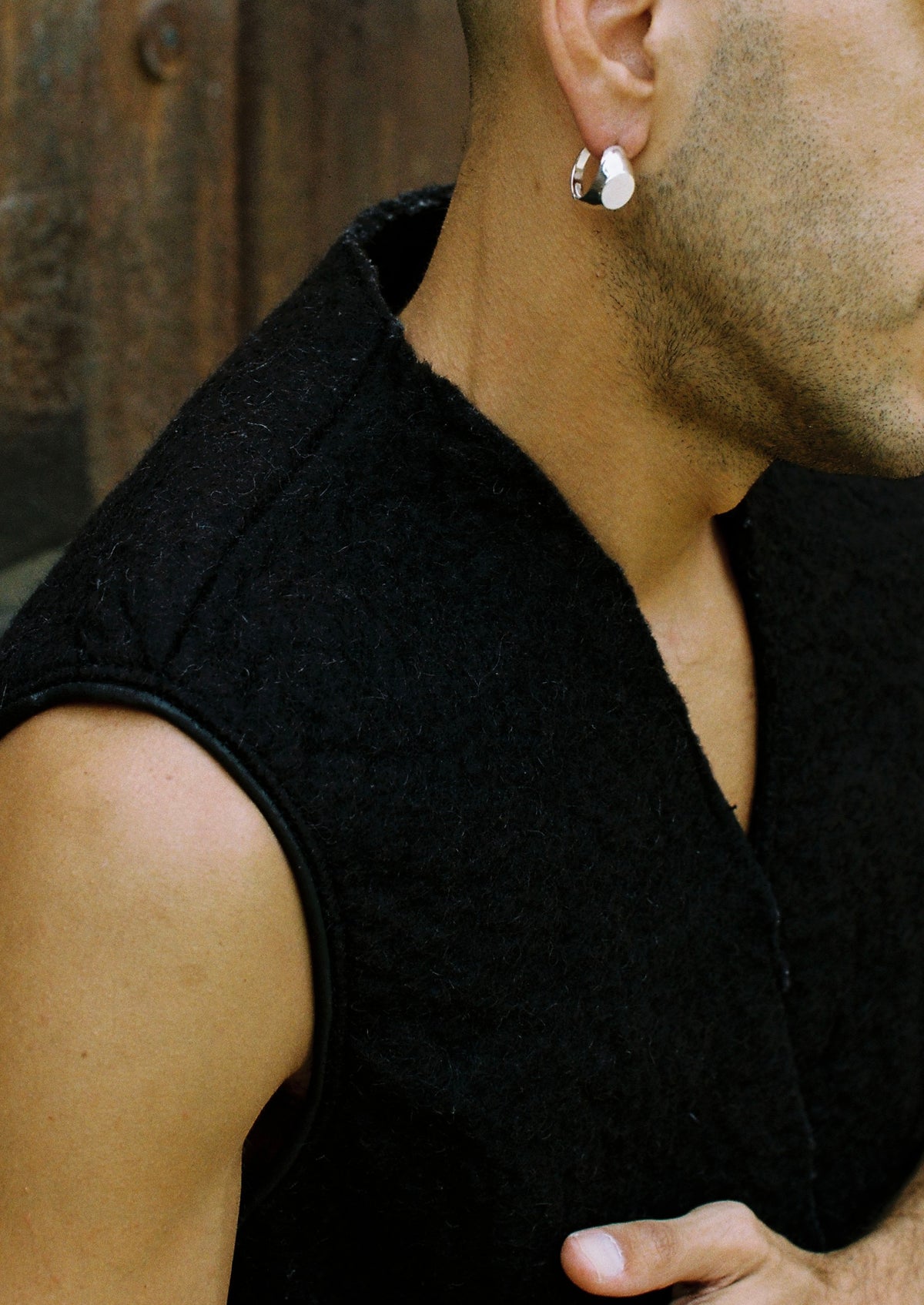 ABDUL - rounded mono earring
