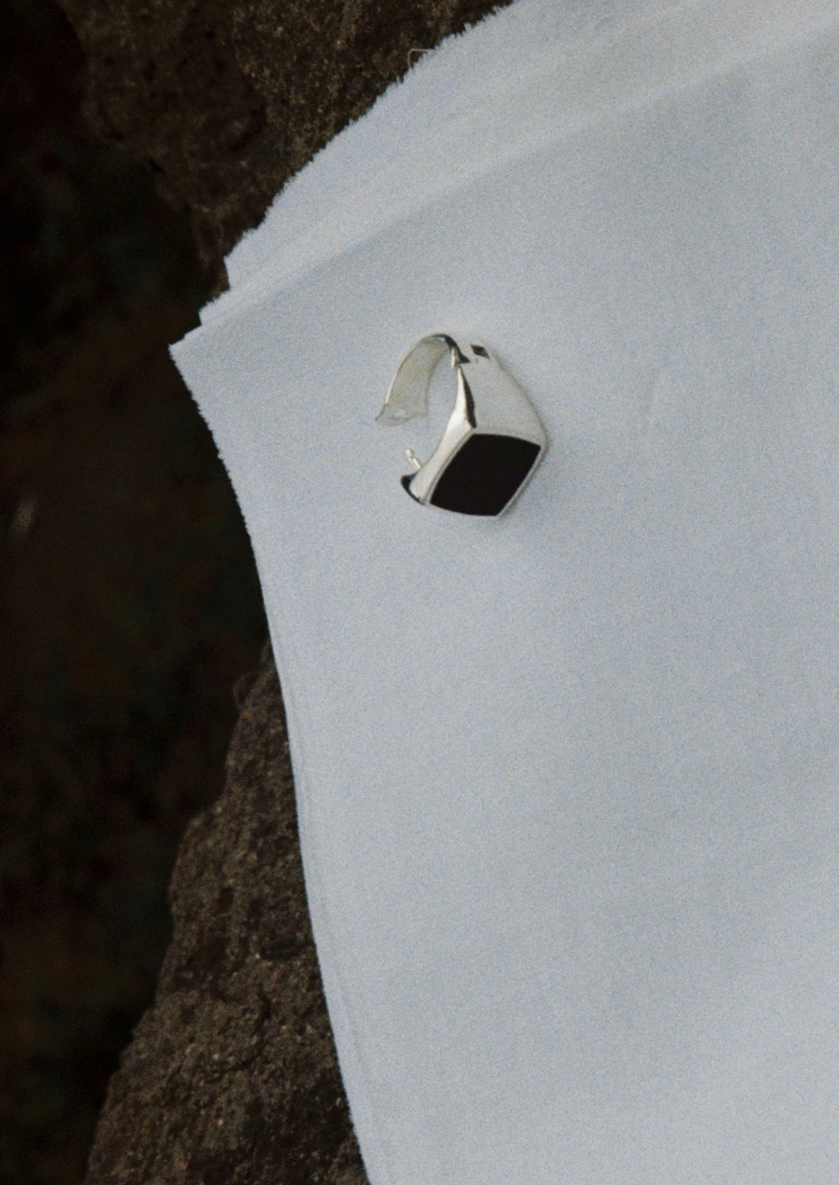 SOLOMON - black square mono earring