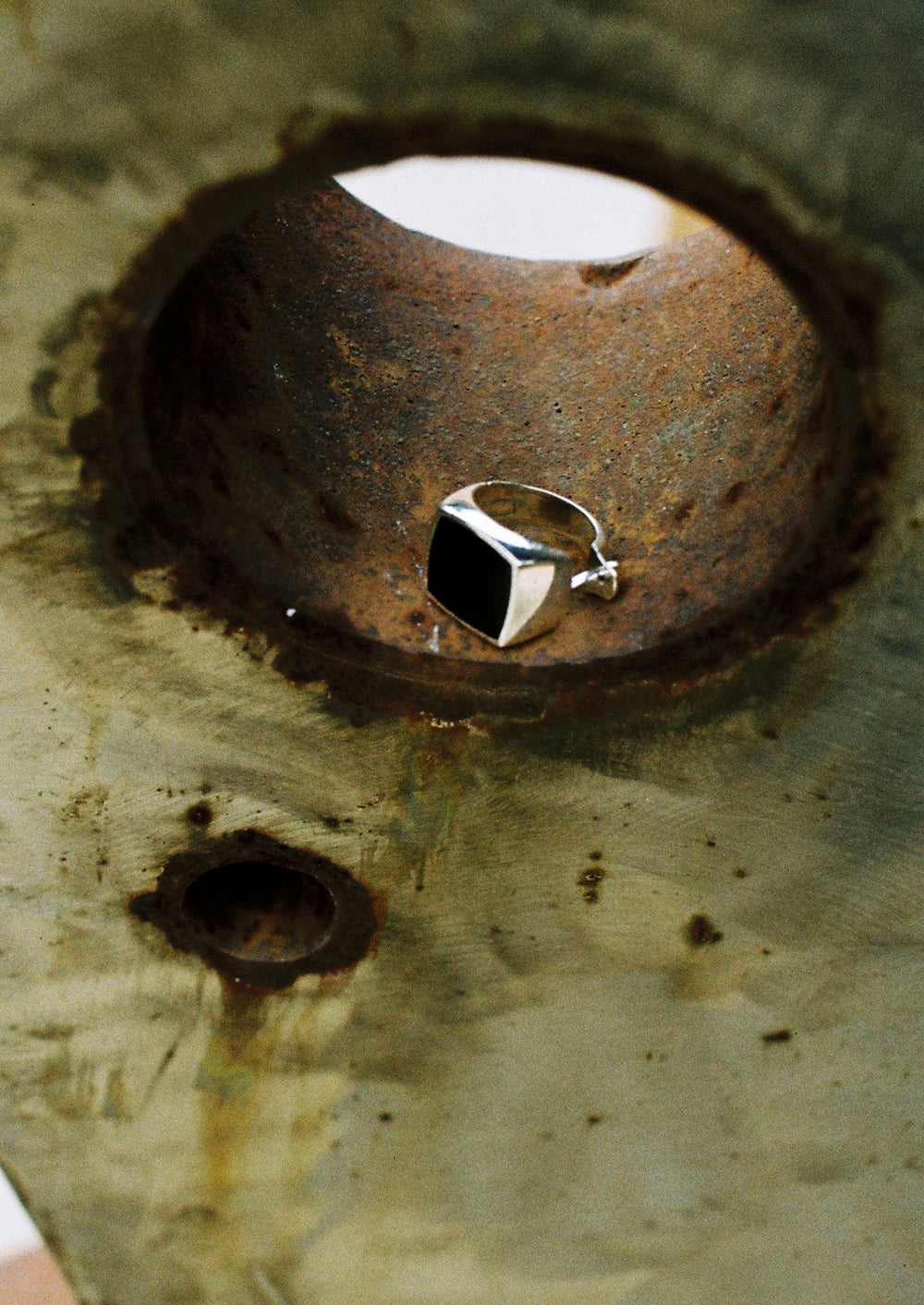 SOLOMON - black square mono earring