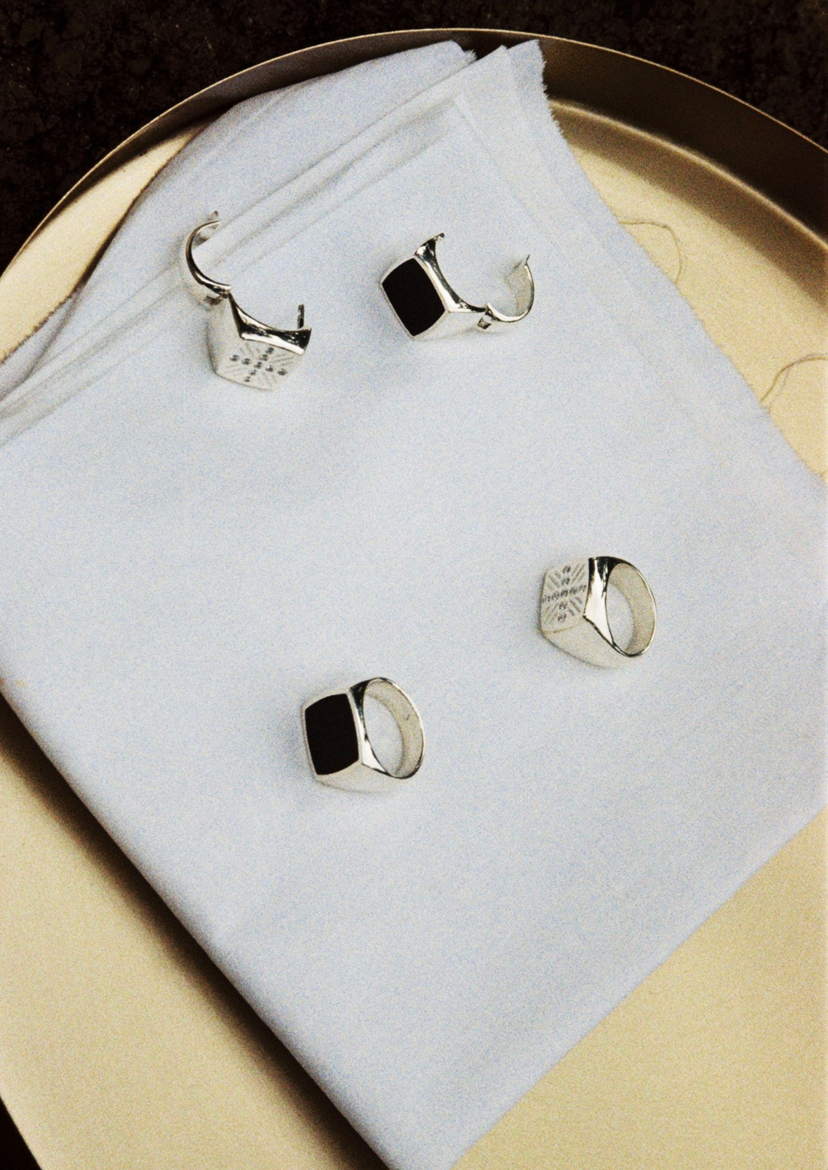 SOLOMON - black square mono earring