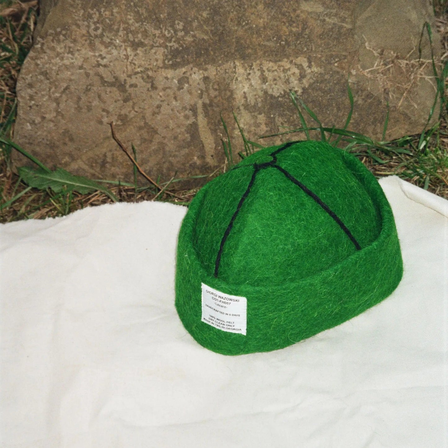 Forrest green wool felt hat inspired by nature, made from 100% natural wool