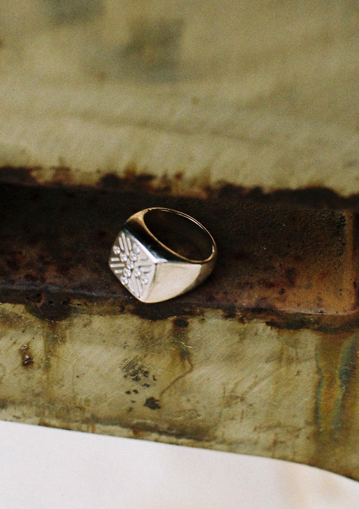 JAMAL — moissanite cross ring