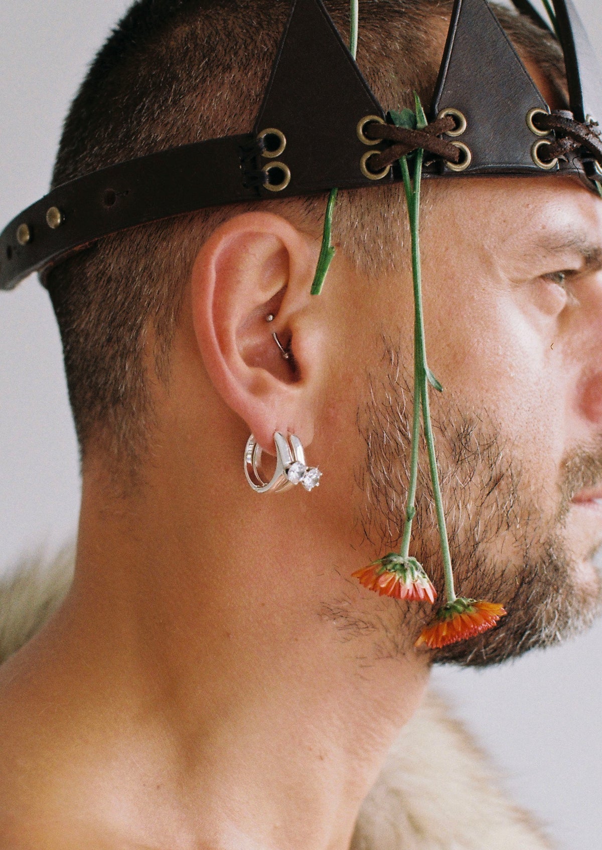 YASMIN - engagment mono earring