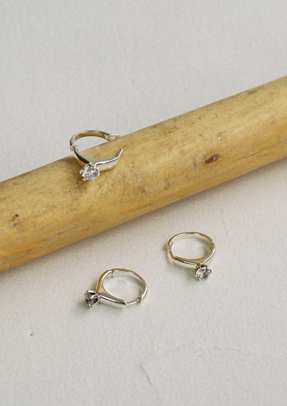 YASMIN - engagment mono earring