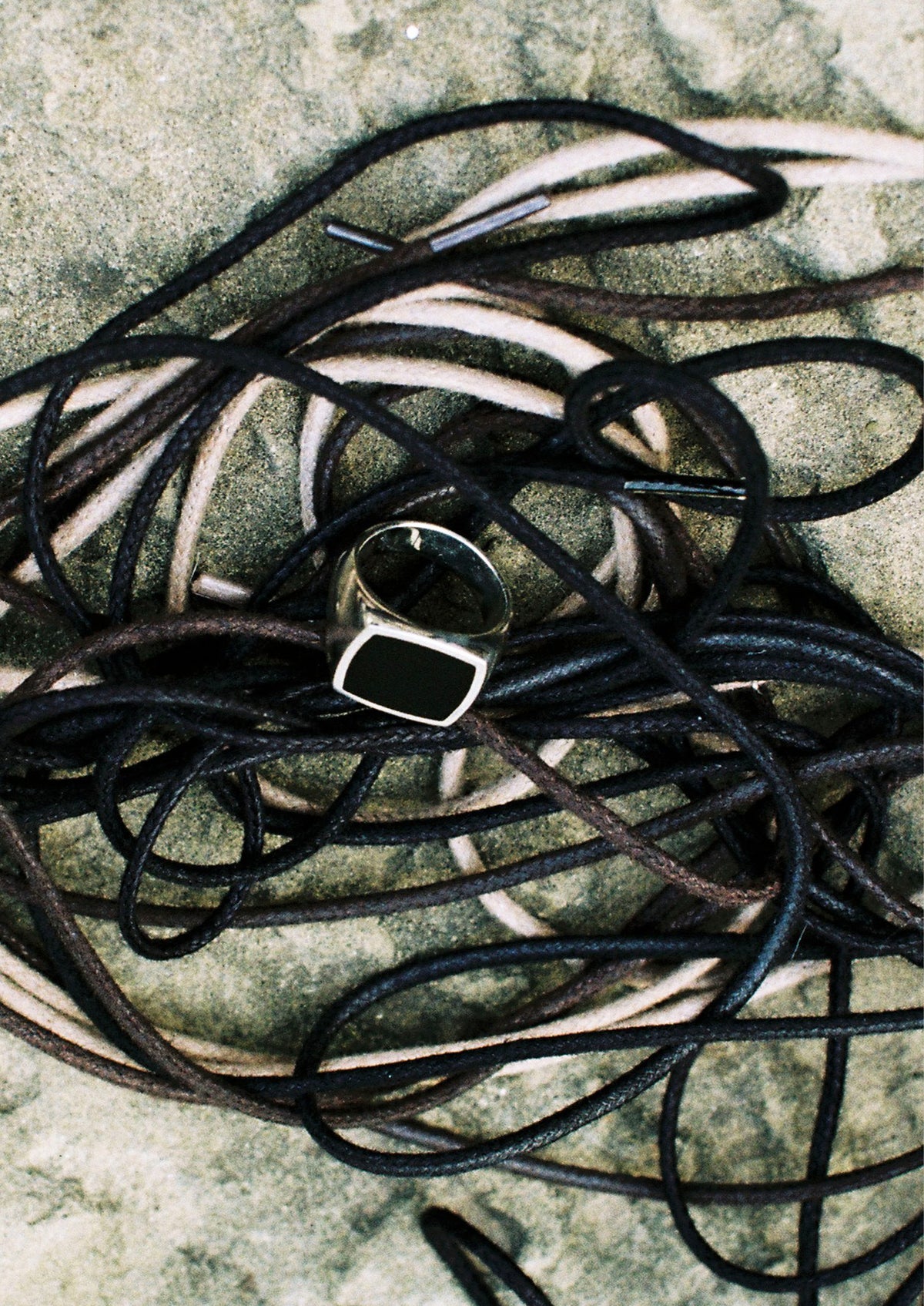 SOLOMON - black square enamel ring